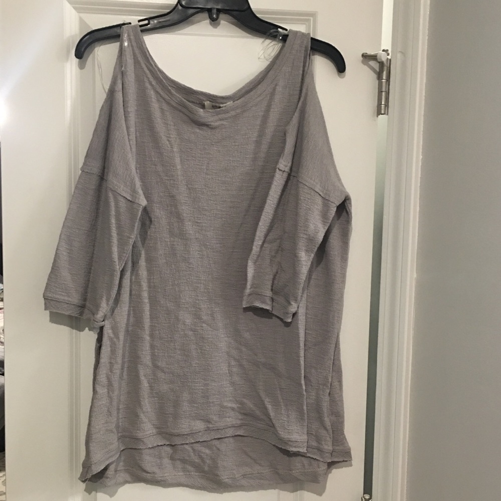Boutique cold shoulder top